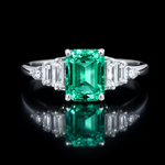 Emerald Elegance – Luxury Emerald & Diamond Statement Ring