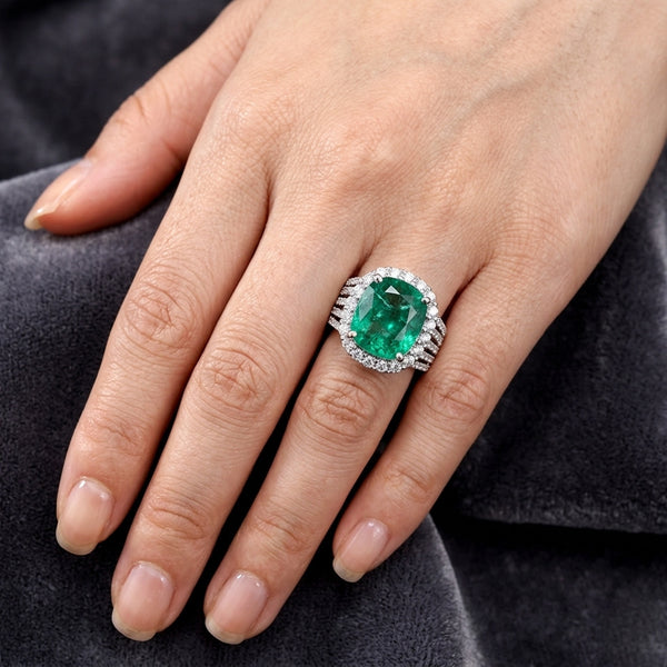 Moissanite Halo Ring in Silver – Radiant Elegance with Emerald Center