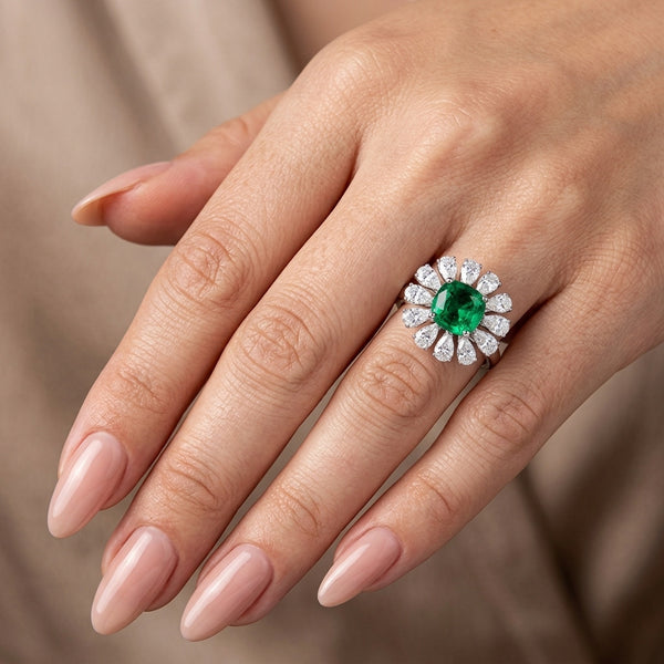 Emerald Blossom Halo Ring – Timeless Elegance in Every Detail
