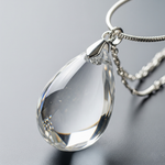 Pendant that shine close to the heart