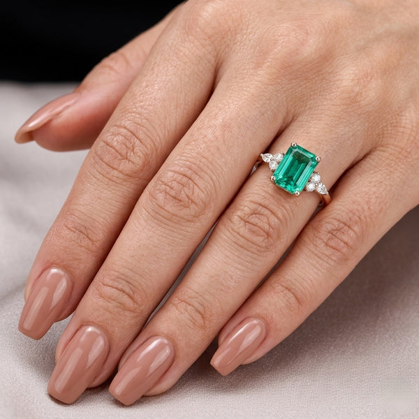 Emerald Elegance – Timeless Moissanite & Diamond Ring